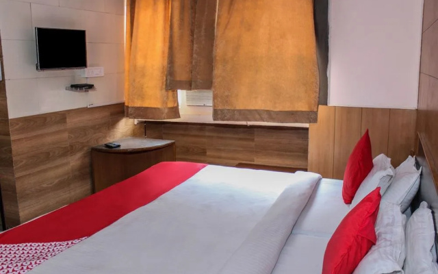 OYO 15715 Royal AR RESIDENCY
