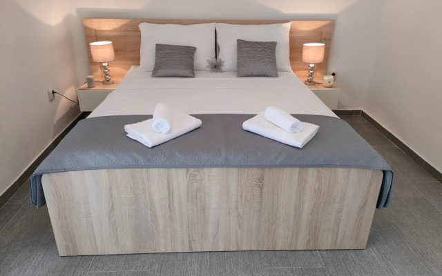 A3 Beachfront apt With big Terrace and sea View
