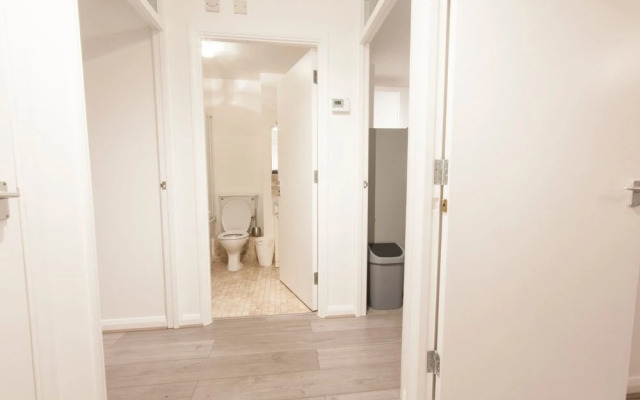 Newly Refurbished 2-br Flat for 5 in London