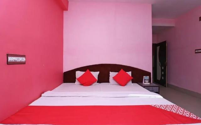 OYO 35875 Hotel S2