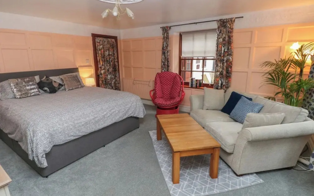 The Laurels Flat