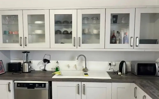 Spacious Room & Shared Bath in Valletta