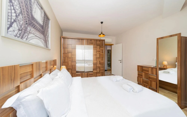 Convenient Flat With Balcony in Konyaalti