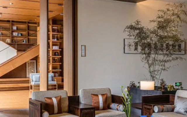 Chengdu Shiyue Forest Hotel