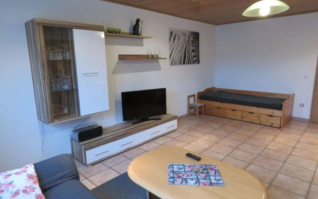 Serene Apartment near Lake in Halenfeld