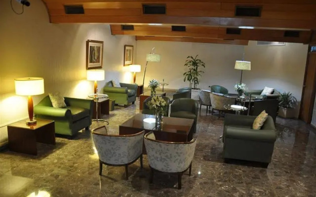 Carlton Hotel