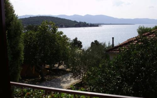 Apartments Lupis