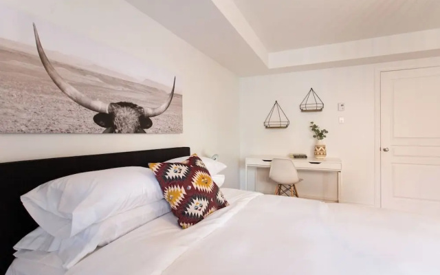 Fresh & Styled 2 Bedroom Apt in Mile End