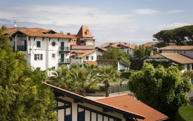 Отель Hôtel Résidence Vacances Bleues Orhoitza Франция, Хендее - отзывы, цены и фото номеров - забронировать отель Hôtel Résidence Vacances Bleues Orhoitza онлайн вид на фасад