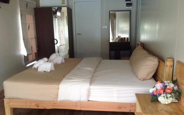 Check In & Chill Out Laem Sok Pier