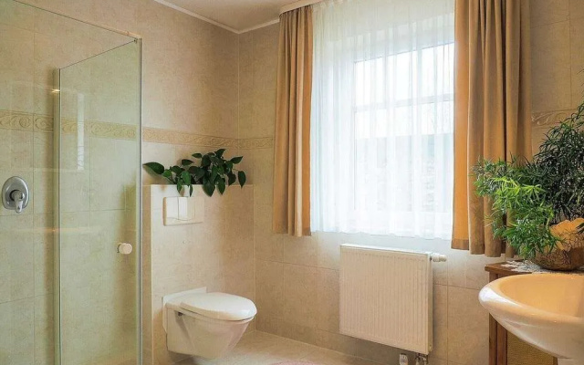 Modernes Apartment in Kuehlungsborn mit Garten