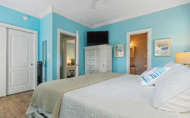 Family-friendly Pensacola Home < 1 Mi to Beach!