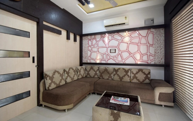 OYO Flagship 80565 Hotel Royal Inn