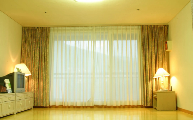 Mona Yongpyong Tower Condominium
