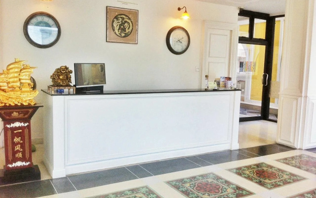 Hotel B