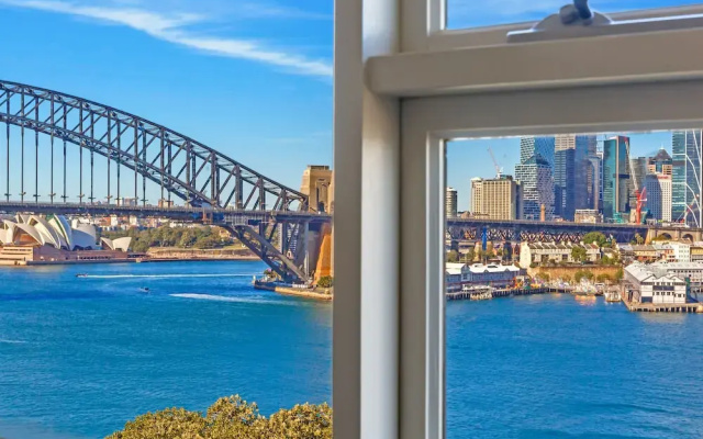Kozyguru | Mcmahons Point | Opera House View