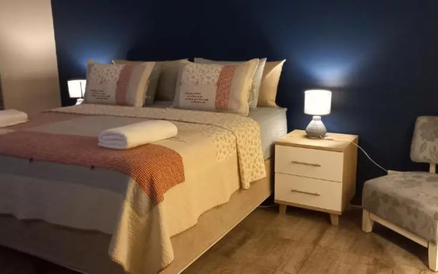 28 at Van Den Bos International Guesthouse