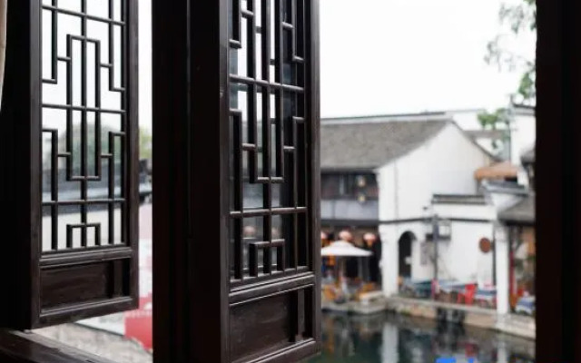 Floral Lux Hotel·Yafei Hotel (Nanxun Ancient Town Baijianlou)