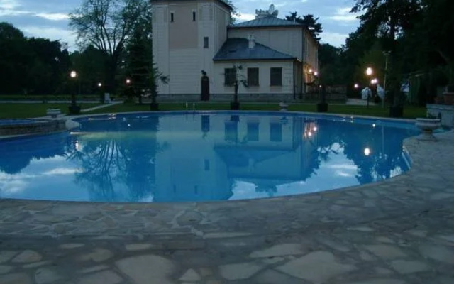 Dwor Ostoya Airport Hotel