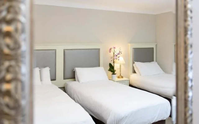 Dooleys Hotel