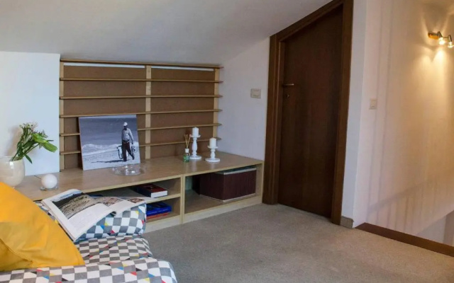 ALTIDO Lively 2 bedroom Apt with Parking close to Como