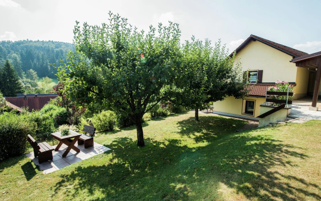 Luring Apartment in Plankenstein near Forest