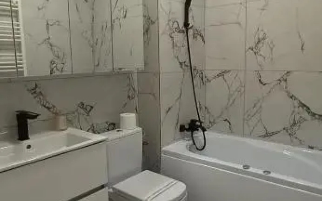 North Pipera apartment w parking & self check in
