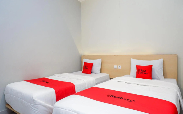 RedDoorz Near Stasiun Batang