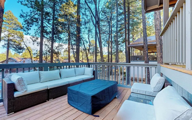 4BR Home w/ Decks, Fireplace, Golf Nearby