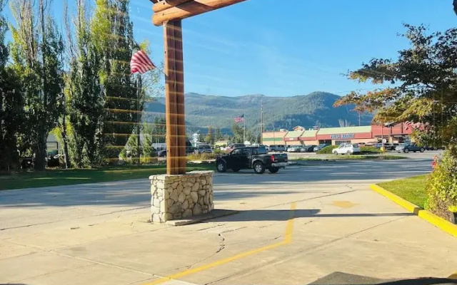 Sandpoint Inn