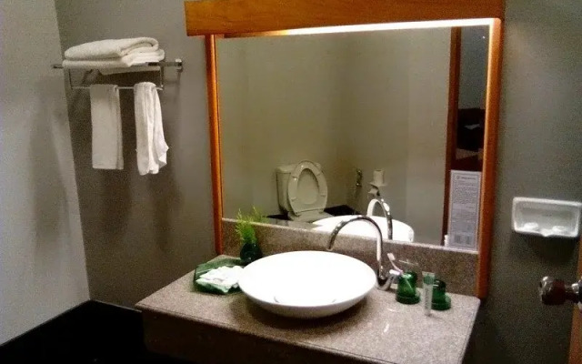 Imperial Jade Hotel