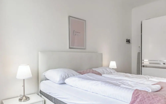 Elegant Room Shared Apt Heart of Vienna