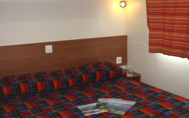 Отель Camping Continental Lido Вербания комната для гостей