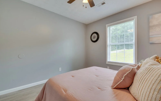 Atlanta Getaway w/ Private Yard: 3 Mi to Airport