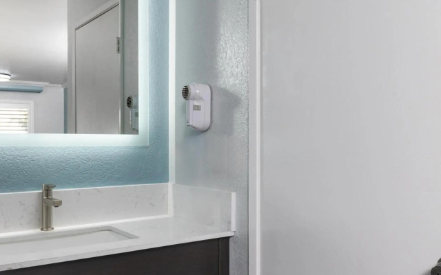 Red Lion Inn & Suites Lemoore