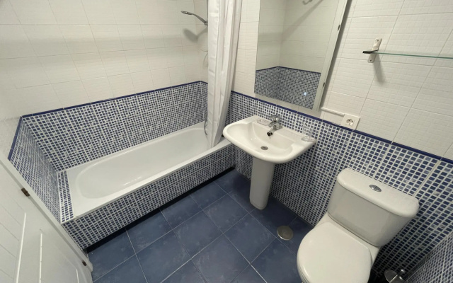 South facing apartment, 7 mins walk from beach