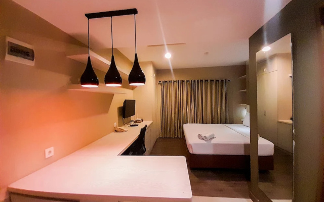 Modern And Cozy Studio At Student Park Apartment