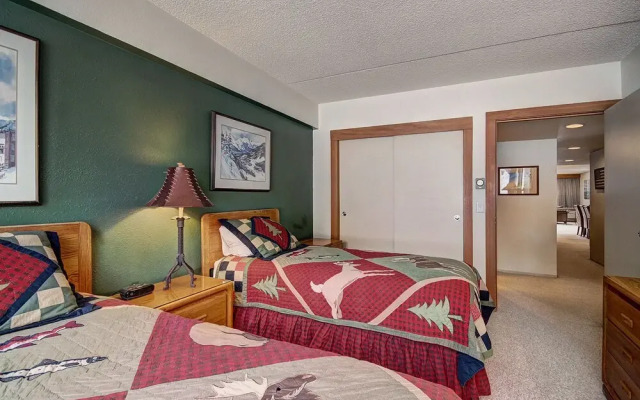1777 Decatur 2 Bedroom Condo by RedAwning