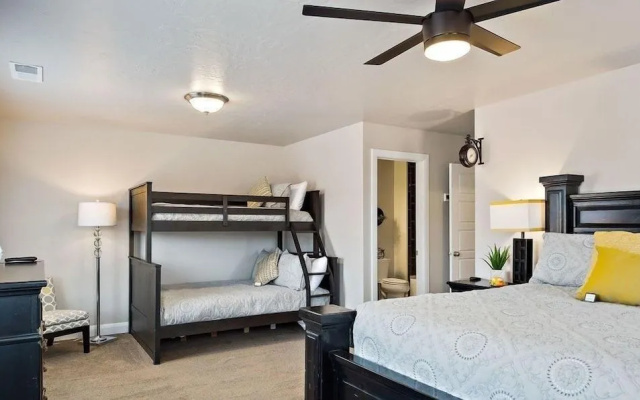 Spacious Villa 5 minutes to Lake State park by Redawning