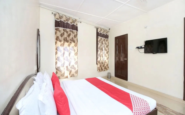 OYO 11595 Hotel Roxy