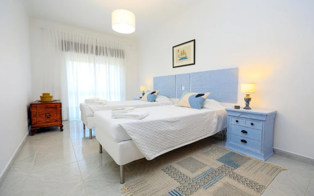 C23 - Parkway Entrance Apartment in Lagos