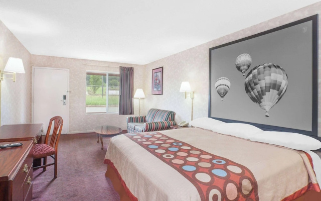 Super 8 by Wyndham Decatur Priceville
