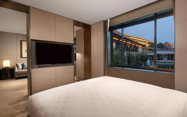 HUALUXE Hotels and Resorts Xi'an Tanghua, an IHG hotel