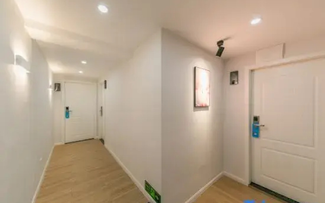 Sweet Time Chongqing Light Luxury Audio-Visual Art Homestay Jiefangbei • Hongyadong