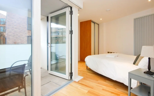 Bright Godfrey Place Nest - HEN21