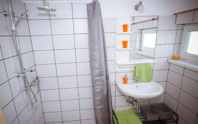Liliana Apartman és Csónakház