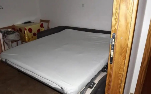Cozy Apartment 16 With Double bed Sleeper Couch