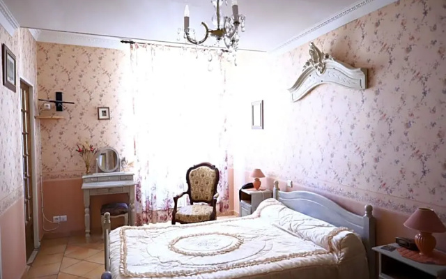 Le Baldaquin