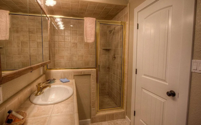 Fernandez Hideaway by Lake Tahoe Accommodations