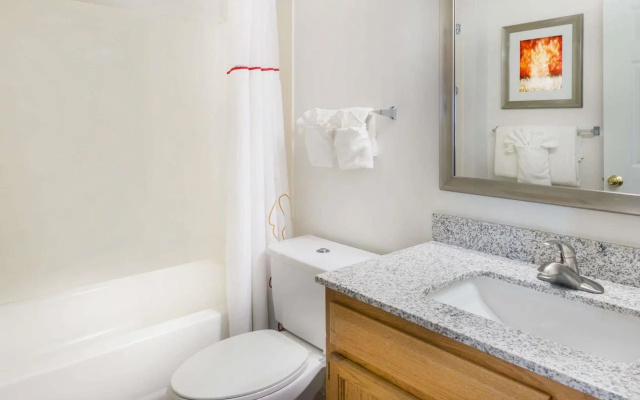 Hawthorn Suites by Wyndham Louisville North